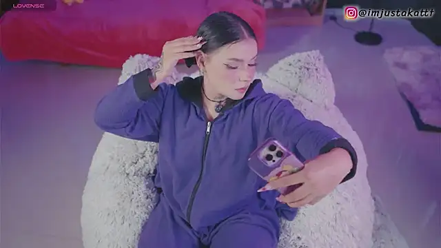 Snapshot of sensualkattt chatting on November 6, 1:26 pm sensualkattt online show from November 6, 1:26 pm