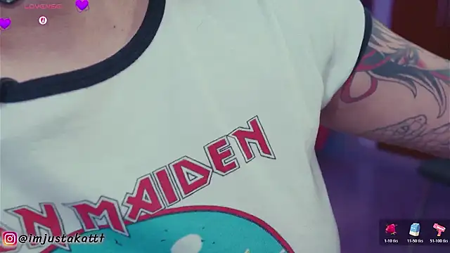 Snapshot of sensualkattt chatting on February 3, 2:11 pm sensualkattt online show from February 3, 2:11 pm