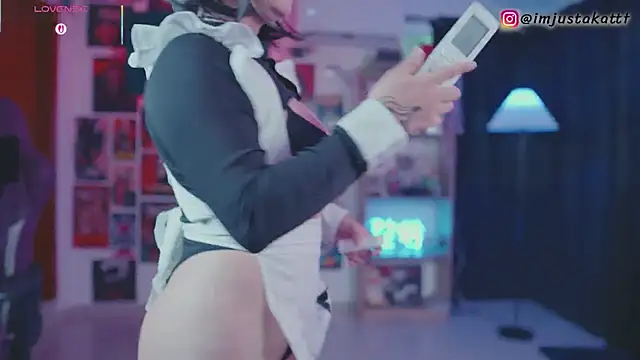 Snapshot of sensualkattt chatting on October 23, 2:27 pm sensualkattt online show from October 23, 2:27 pm