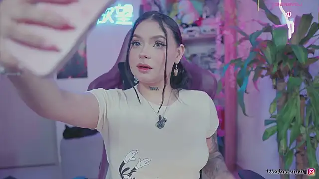 Snapshot of sensualkattt chatting on September 10, 12:59 pm sensualkattt online show from September 10, 12:59 pm