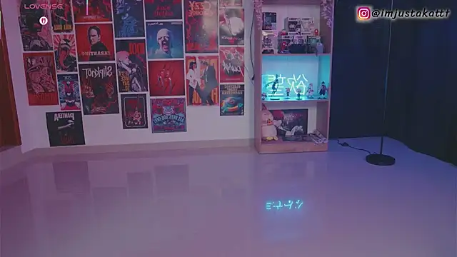 Snapshot of sensualkattt chatting on October 25, 1:12 pm sensualkattt online show from October 25, 1:12 pm