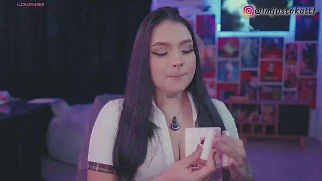 sensualkattt online show from April 18, 10:32 pm