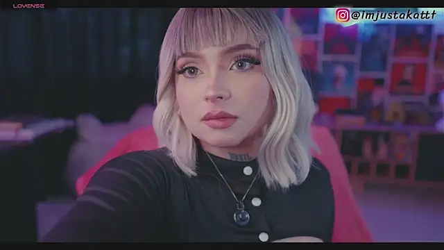 sensualkattt online show from June 1, 1:33 pm
