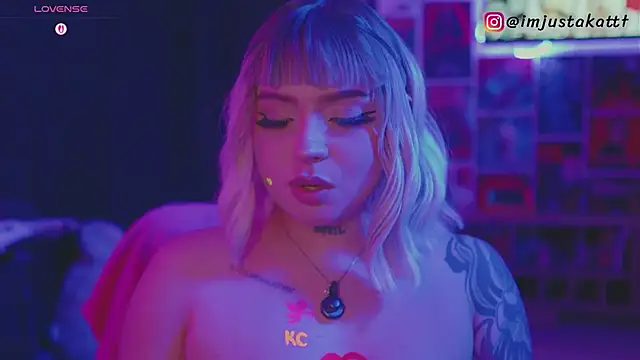 sensualkattt online show from May 15, 11:03 pm