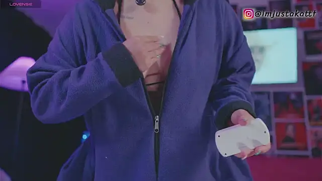 Snapshot of sensualkattt chatting on January 8, 1:22 am sensualkattt online show from January 8, 1:22 am