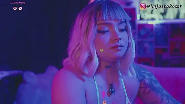 sensualkattt online show from May 15, 11:14 pm