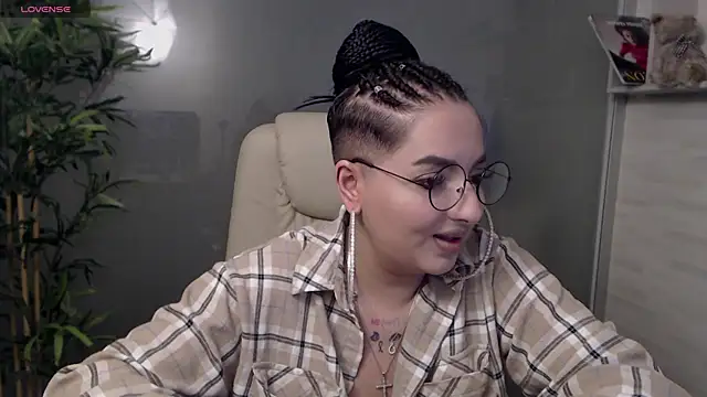 BustyAllyy online show from March 6, 9:09 pm