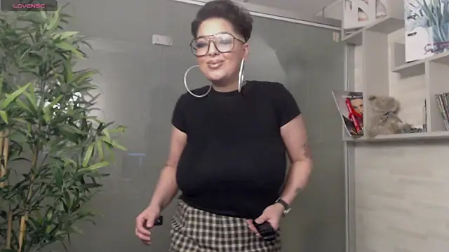BustyAllyy online show from February 12, 9:33 pm