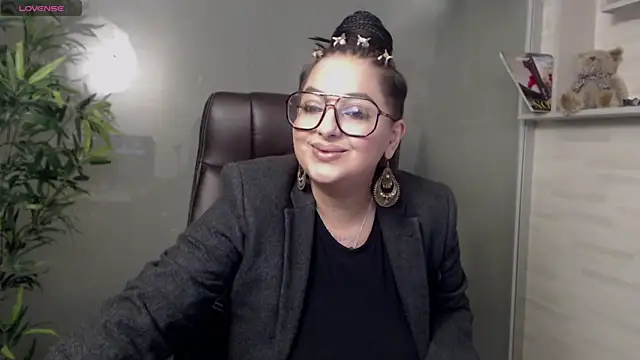 BustyAllyy online show from March 16, 8:10 pm