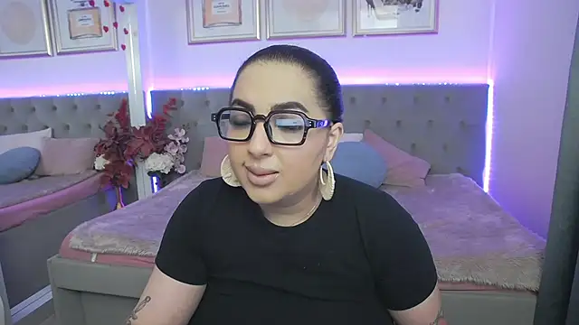BustyAllyy online show from May 25, 5:33 pm