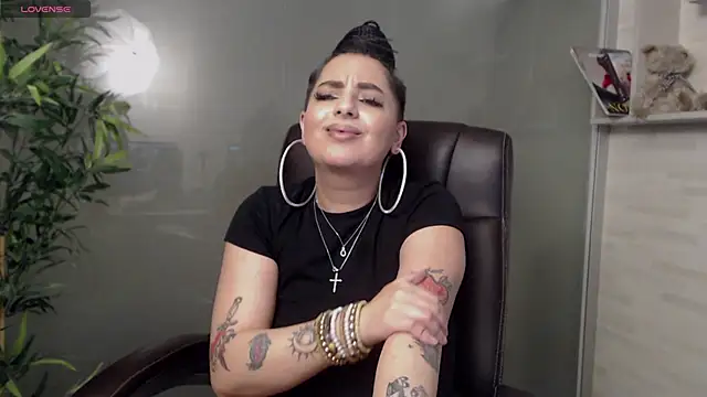 BustyAllyy online show from March 11, 1:26 am