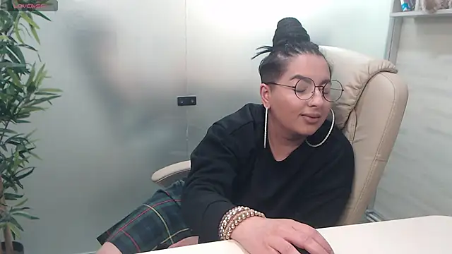 BustyAllyy online show from March 19, 9:48 pm