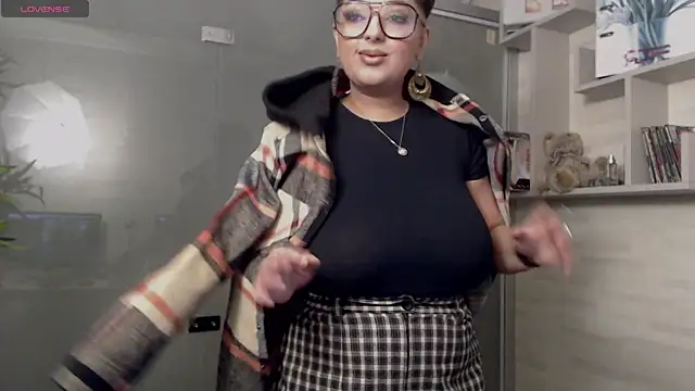 BustyAllyy online show from February 26, 11:41 pm