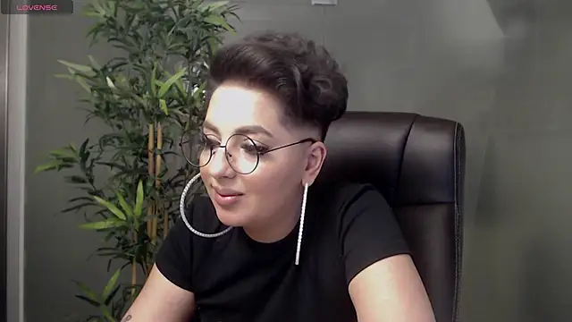 BustyAllyy online show from February 13, 12:35 am