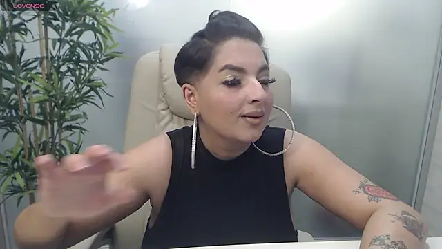 BustyAllyy online show from February 25, 11:04 pm
