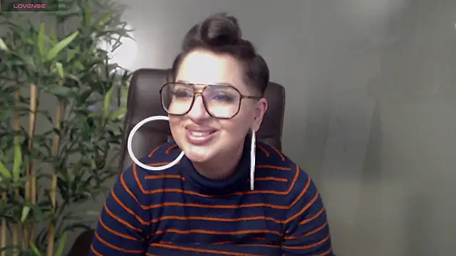 BustyAllyy online show from February 21, 10:59 pm
