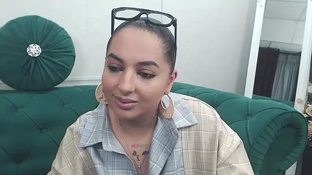 BustyAllyy online show from April 18, 4:31 pm