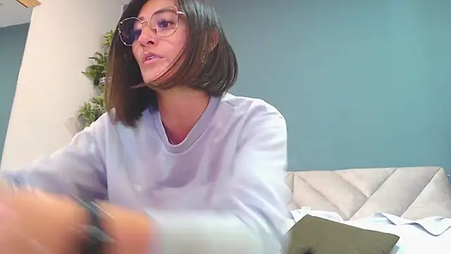 Snapshot of SharisWillian chatting on November 3, 3:45 am SharisWillian online show from November 3, 3:45 am