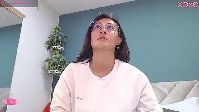 Snapshot of SharisWillian chatting on September 10, 4:00 am SharisWillian online show from September 10, 4:00 am
