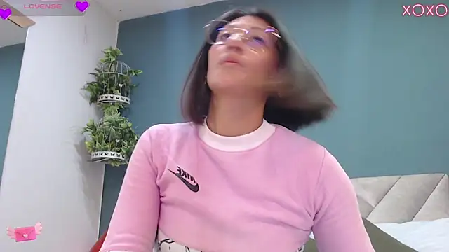 Snapshot of SharisWillian chatting on September 19, 3:54 am SharisWillian online show from September 19, 3:54 am