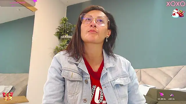 Snapshot of SharisWillian chatting on November 28, 3:39 am SharisWillian online show from November 28, 3:39 am