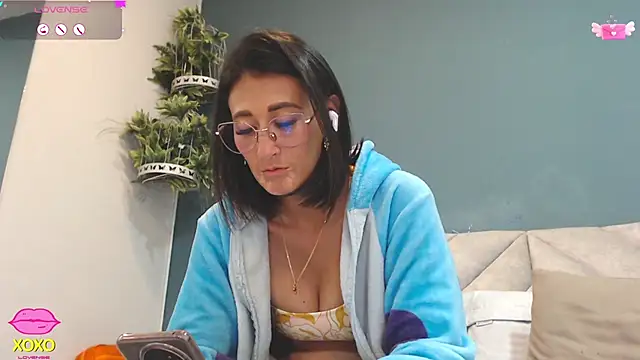 SharisWillian online show from April 18, 3:58 pm