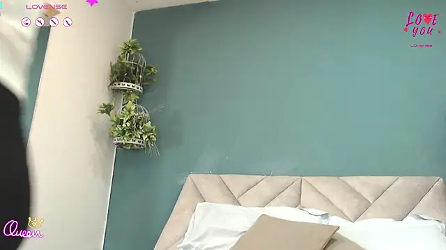 Snapshot of SharisWillian chatting on July 17, 4:10 am SharisWillian online show from July 17, 4:10 am