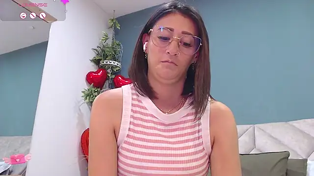 Snapshot of SharisWillian chatting on February 27, 9:40 am SharisWillian online show from February 27, 9:40 am