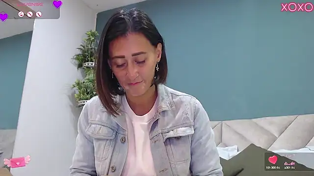 Snapshot of SharisWillian chatting on September 25, 3:45 am SharisWillian online show from September 25, 3:45 am