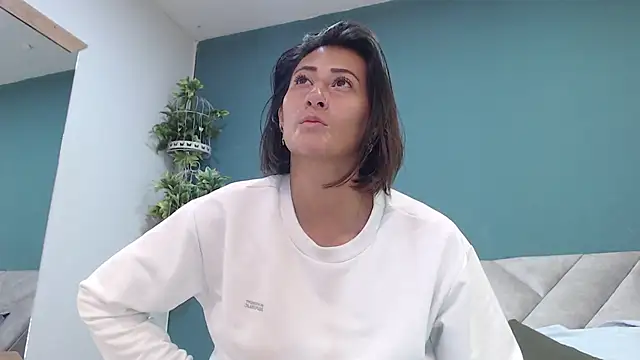 Snapshot of SharisWillian chatting on October 1, 3:44 am SharisWillian online show from October 1, 3:44 am