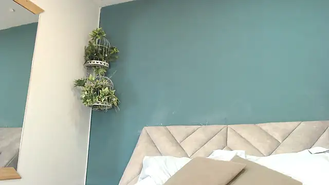 Snapshot of SharisWillian chatting on July 8, 4:02 am SharisWillian online show from July 8, 4:02 am