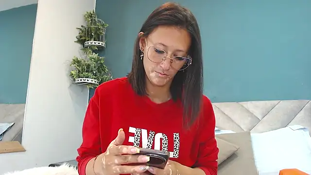 Snapshot of SharisWillian chatting on June 12, 3:48 am SharisWillian online show from June 12, 3:48 am