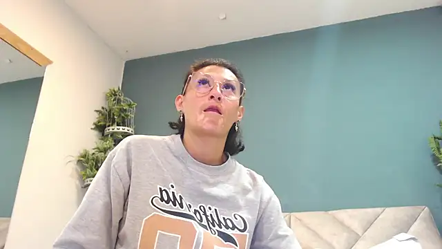 SharisWillian online show from April 8, 3:52 am