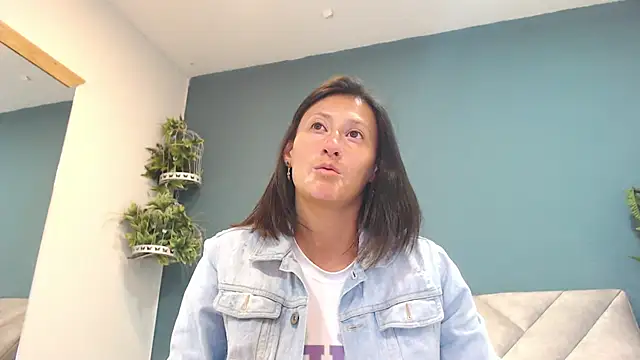 SharisWillian online show from May 13, 3:57 am