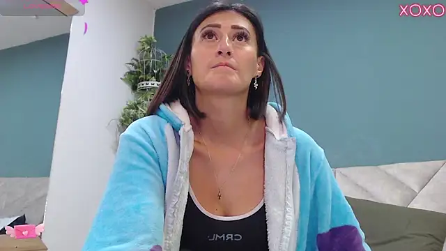 Snapshot of SharisWillian chatting on October 11, 4:30 pm SharisWillian online show from October 11, 4:30 pm