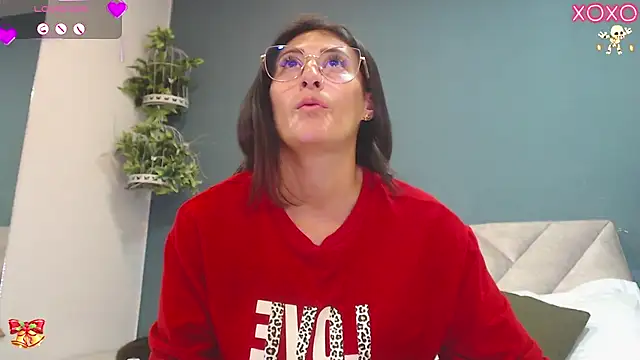 Snapshot of SharisWillian chatting on November 14, 3:10 am SharisWillian online show from November 14, 3:10 am