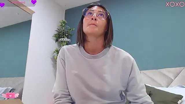 Snapshot of SharisWillian chatting on September 18, 4:04 am SharisWillian online show from September 18, 4:04 am
