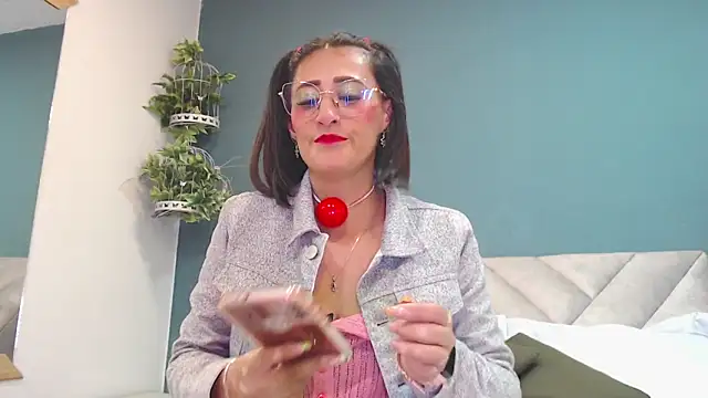 Snapshot of SharisWillian chatting on November 1, 4:30 am SharisWillian online show from November 1, 4:30 am