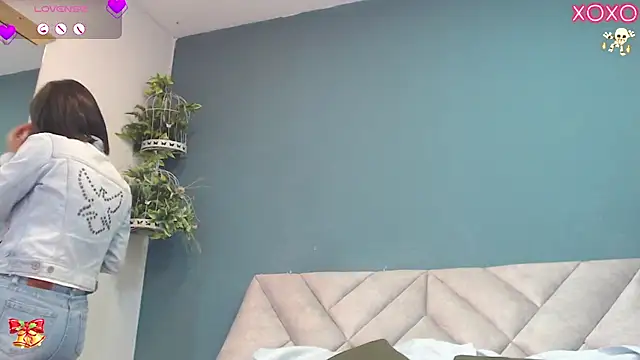 Snapshot of SharisWillian chatting on November 8, 4:27 am SharisWillian online show from November 8, 4:27 am