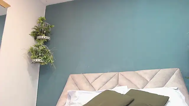 Snapshot of SharisWillian chatting on December 1, 3:29 am SharisWillian online show from December 1, 3:29 am