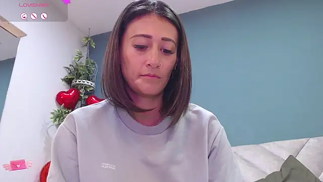 Snapshot of SharisWillian chatting on March 1, 10:34 am SharisWillian online show from March 1, 10:34 am