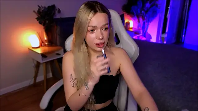 Lily Yin online show from February 26, 5:51 am