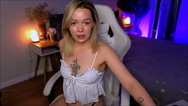 Lily Yin online show from January 18, 1:36 pm