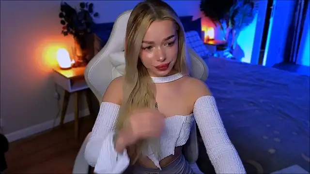 Lily Yin online show from May 1, 5:45 am