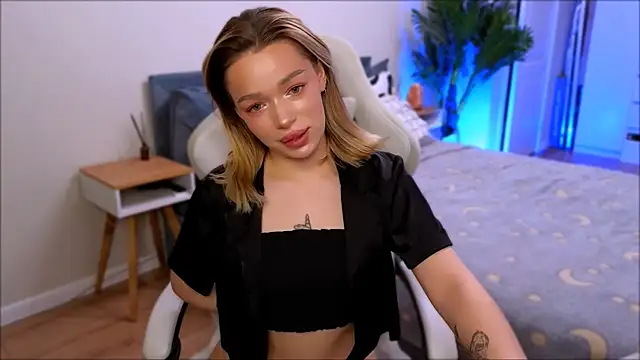 Lily Yin online show from December 18, 5:23 am