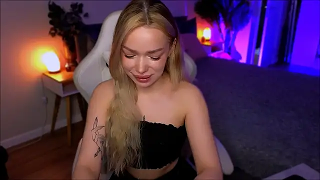 Lily Yin online show from April 14, 5:45 am