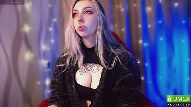 Snapshot of JustMeowGirl chatting on February 21, 9:56 am JustMeowGirl online show from February 21, 9:56 am