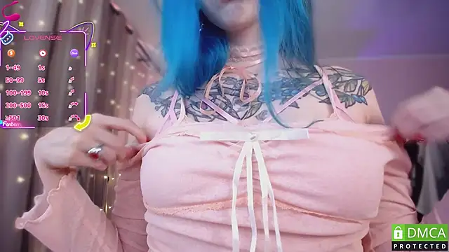 Snapshot of JustMeowGirl chatting on November 28, 5:07 am JustMeowGirl online show from November 28, 5:07 am