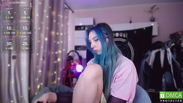 Snapshot of JustMeowGirl chatting on February 9, 4:21 am JustMeowGirl online show from February 9, 4:21 am