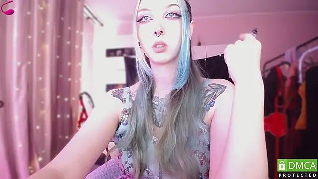 JustMeowGirl online show from April 11, 6:10 am